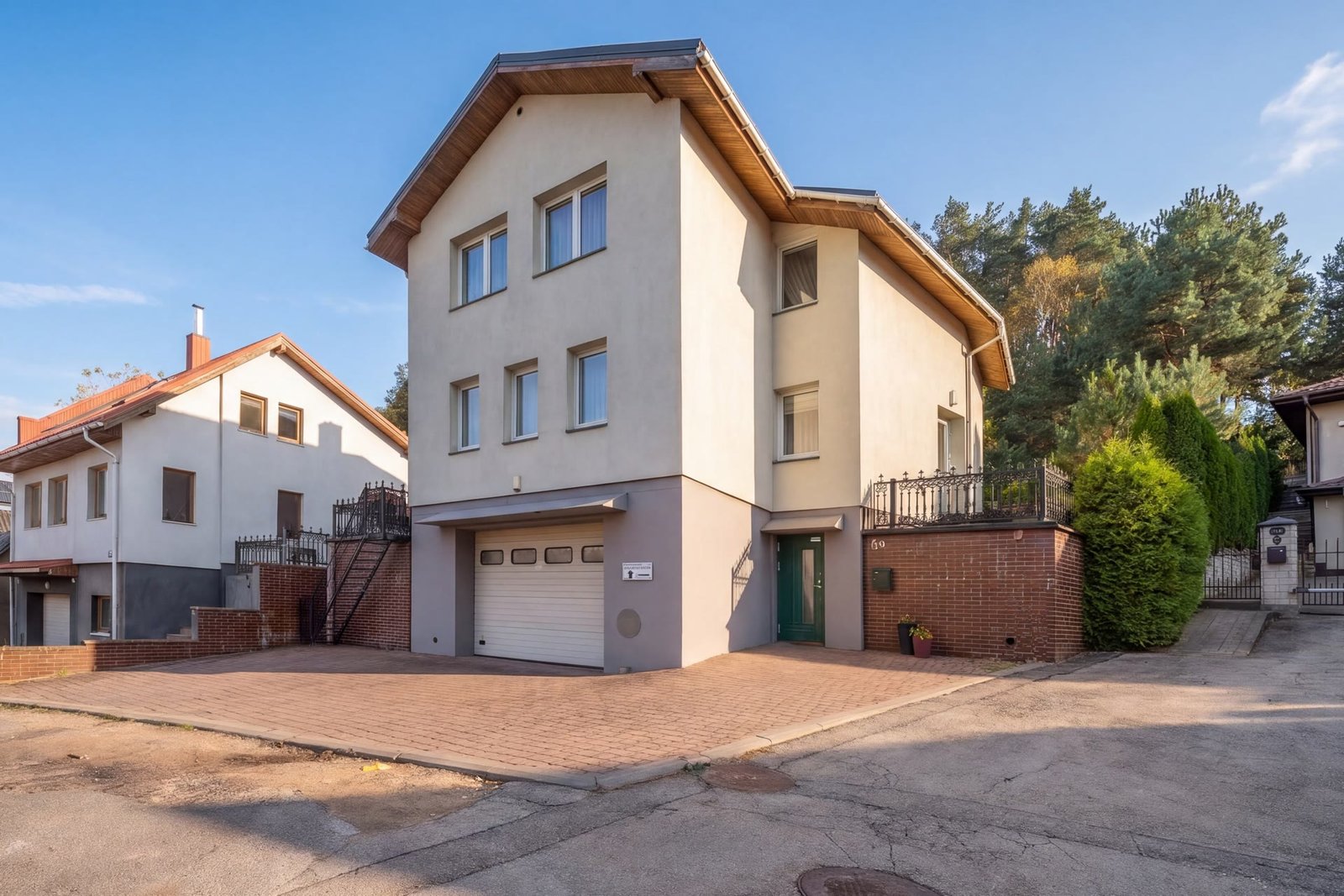 Namas su 8,31 a sklypu Žvėryne, Paribio g. 1